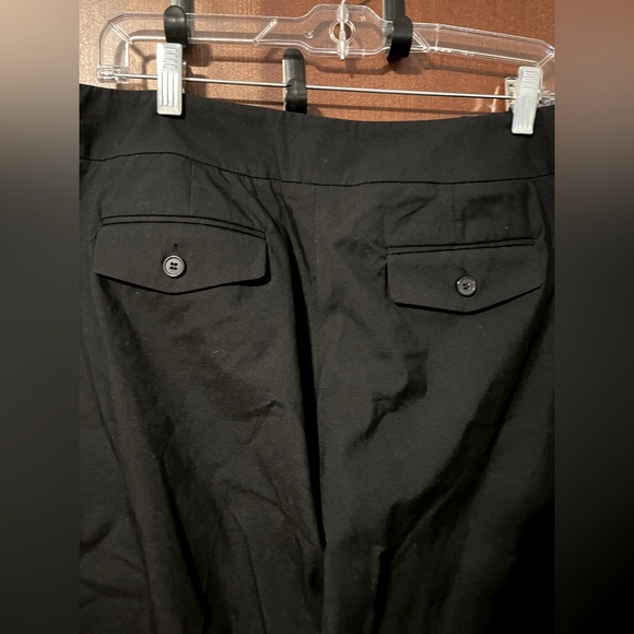 New York & Company Stretch Capris - Picture 10 of 14